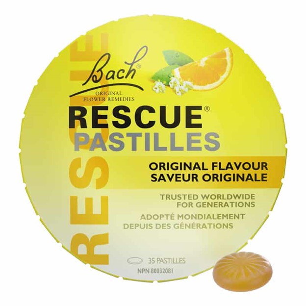 Boîte des Pastilles Rescue de Bach, 35 pastilles, avec un mélange de 5 fleurs de Bach originales pour apaiser le stress et favoriser le bien-être émotionnel. Pratiques et discrètes, ces pastilles apportent réconfort et calme en période de tension