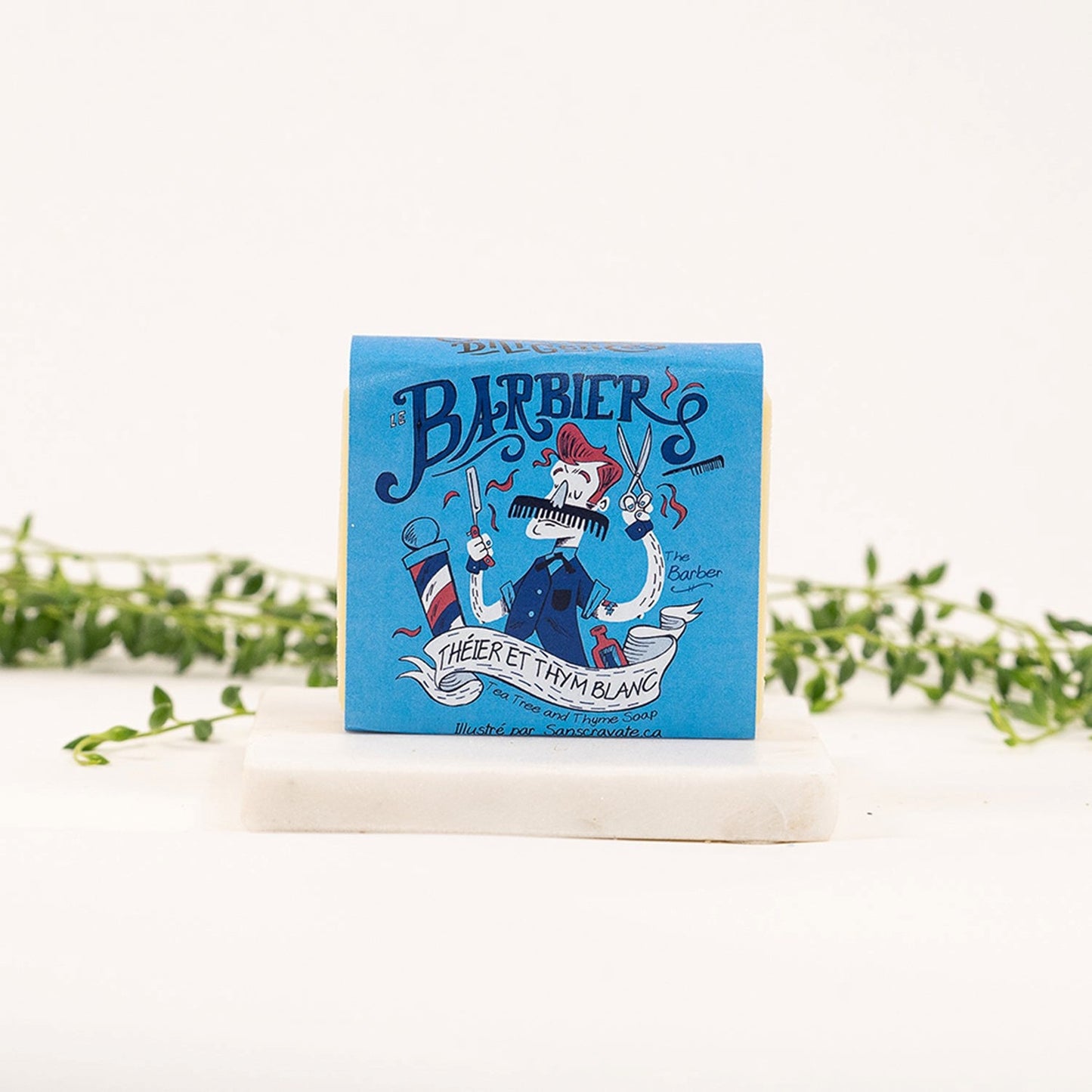 savon artisanal le barbier 100g à base de théier et thym blanc, barre de savon naturel pour rasage avec .tiquette bleue