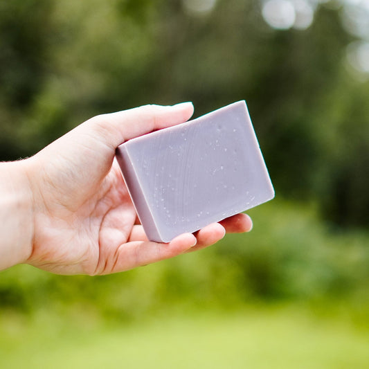 Savon La Gitane – 100 g – parfum patchouli, pigment mauve, savon naturel et artisanal