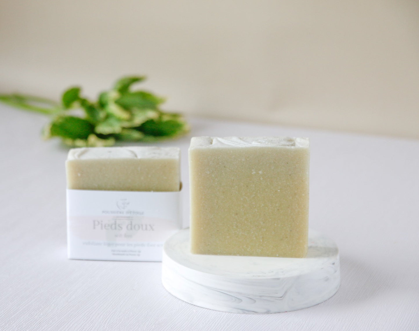 Savon en barre - Pieds doux 125gr (avec pierre ponce pour pieds crevassés et secs) - POUSSIÈRE D'ÉTOILE